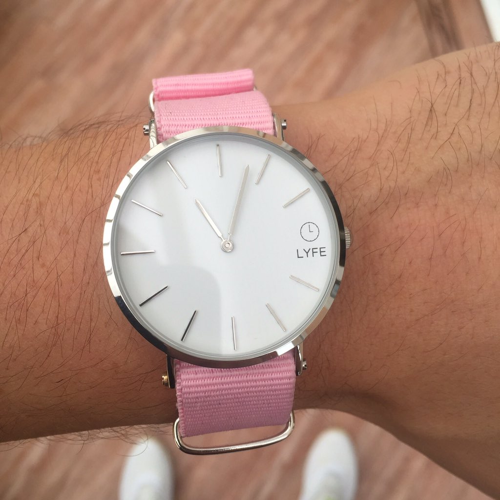 lyfewatches's tweet photo. Real men wear pink π
#lyfestyle #lyfechanger #lyfewatches #weekend #xmas #pink #christmas #natal #navidad #menswatch https://t.co/b47wVsKblj