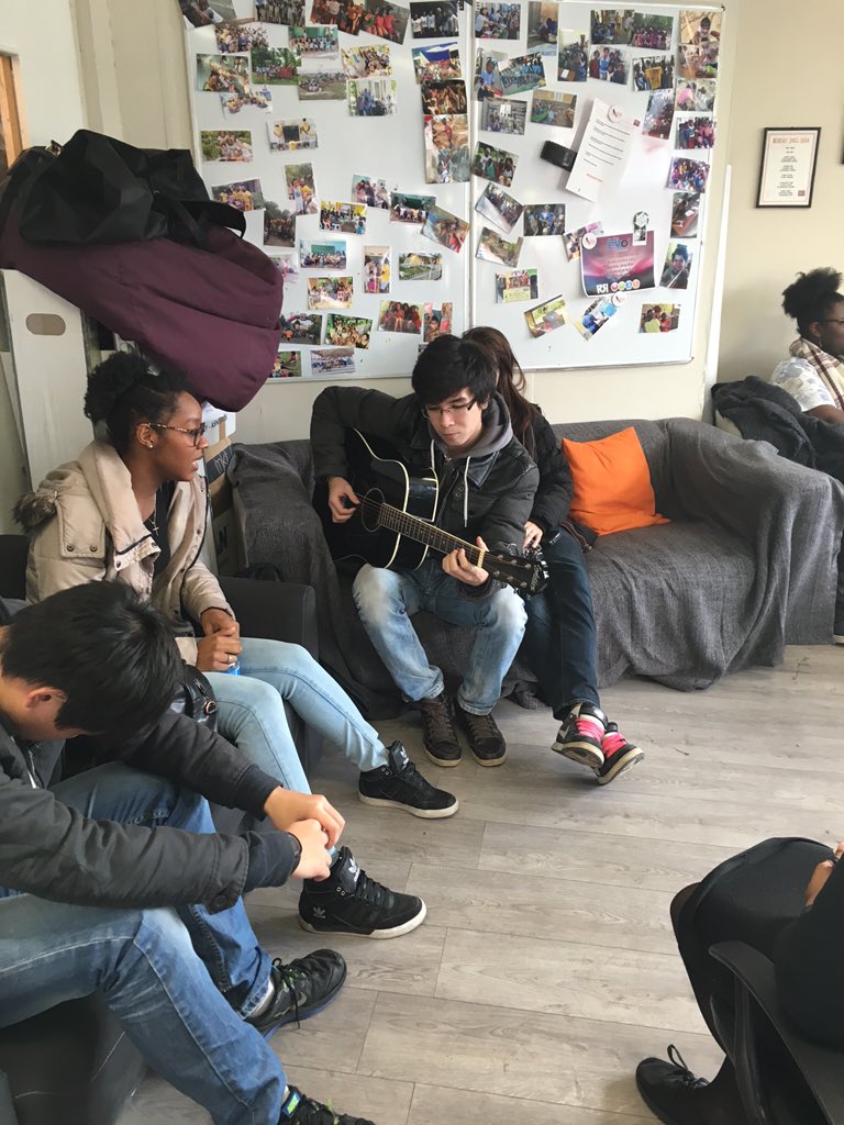 StartTalent's tweet photo. Les premiers candidats arrivés sont entrain de répéter 🎸🎤🕴#StartTalent #StartISC #Casting #ISCParis #ISCParisEE https://t.co/L22a85UcSb