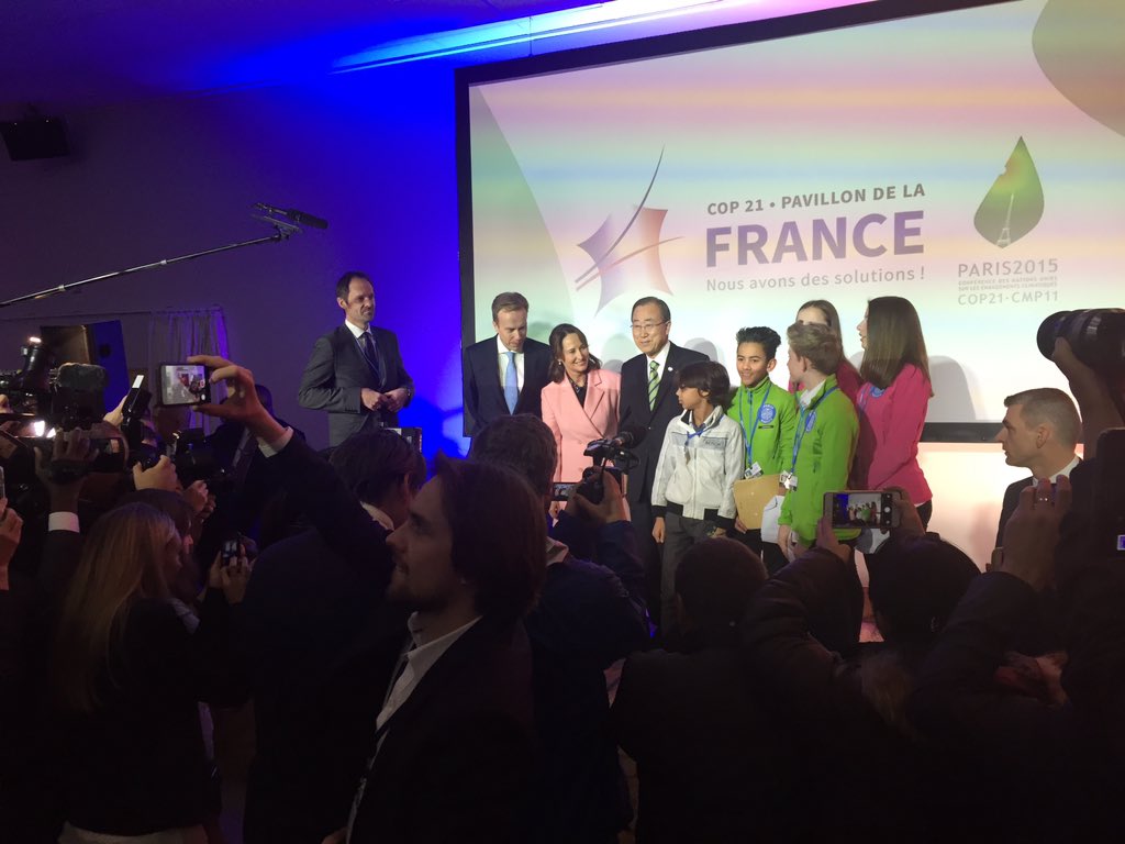 NaomiRokkum's tweet photo. @UN_Spokesperson @RoyalSegolene @BorgeBrende+loads of media meet the polar kids! #Arctic #obamameetthekids @NRKsuper https://t.co/ul58867aTq