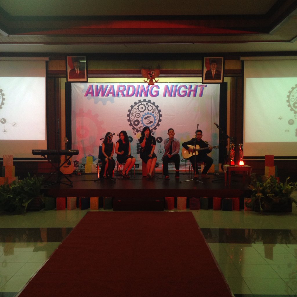 Hai! Tiba juga waktunya puncak acara dari @CS2Unair yaitu Awarding Night! Kira2 siapa ya yang jadi pemenang??