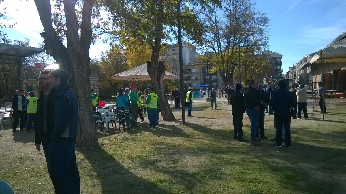TurismoLinares's tweet photo. Los participantes de la Ruta Minera de #SantaBarbara2015 de vuelta a la ciudad para reponer fuerzas en #Linares https://t.co/hjFcnHFdiQ