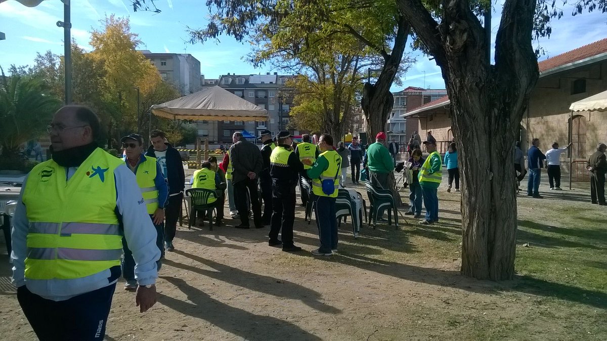 TurismoLinares's tweet photo. Los participantes de la Ruta Minera de #SantaBarbara2015 de vuelta a la ciudad para reponer fuerzas en #Linares https://t.co/hjFcnHFdiQ