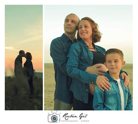 Cinestilo's tweet photo. Avance d la #sesionfotografica #premama en @CaladeFinestra1 con  cuatro personas muy especiales #contrataunfotografo https://t.co/ajw0OBikIi