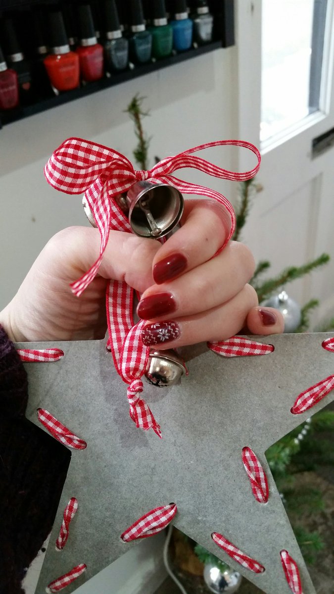 mirrormacc's tweet photo. #christmasnails #cuccio #mirrormirrormacclesfield https://t.co/8kOlW2FMAk
