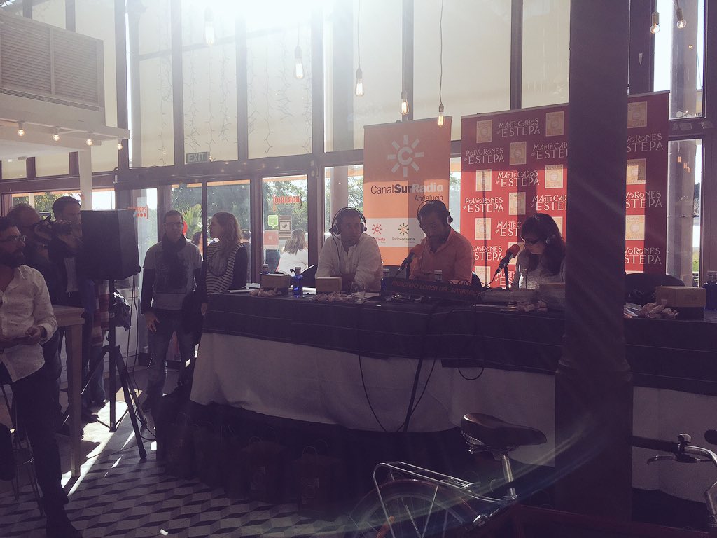 Hoy en el <a href="/mldelbarranco/">Mercado del Barranco</a>  @canalsurradio1 <a href="/dame_la_lata/">Dame la lata</a> #aniversario #barranqueando