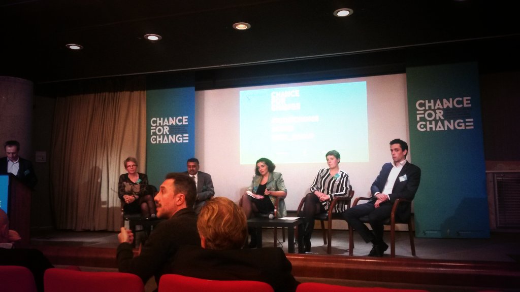 SalterbaxterMSL's tweet photo. Great questions on how companies can attract new talent based on offering opportunity to effect change #BeTheChance https://t.co/iddbebOuJo