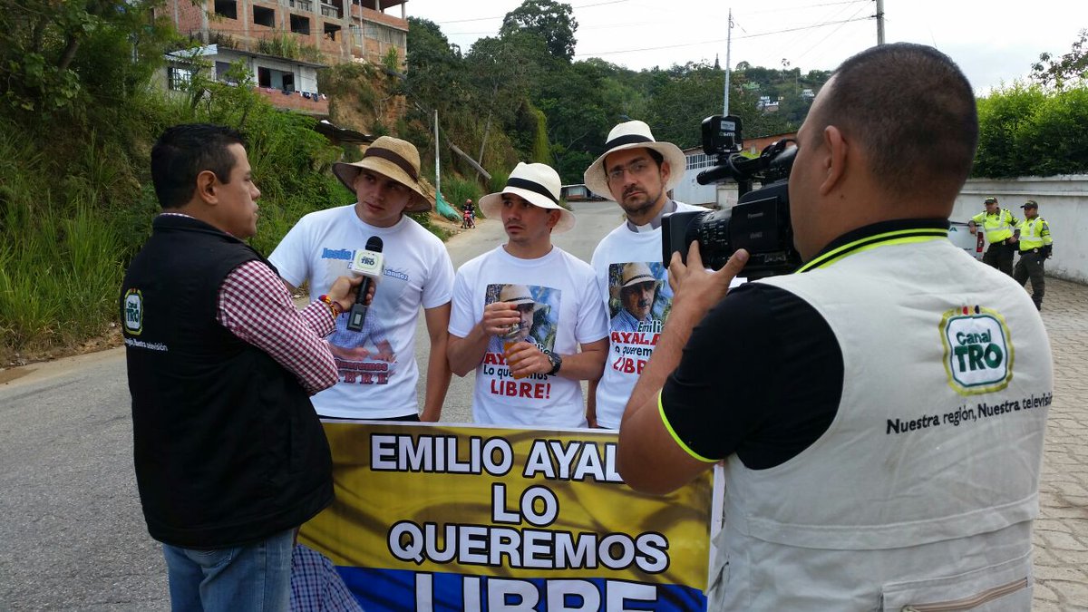 EmilioAlibre's tweet photo. En la entrada de la ciudad! Recibimiento del @canaltro #EmilioAyalalibre https://t.co/3GbMHX5ibr