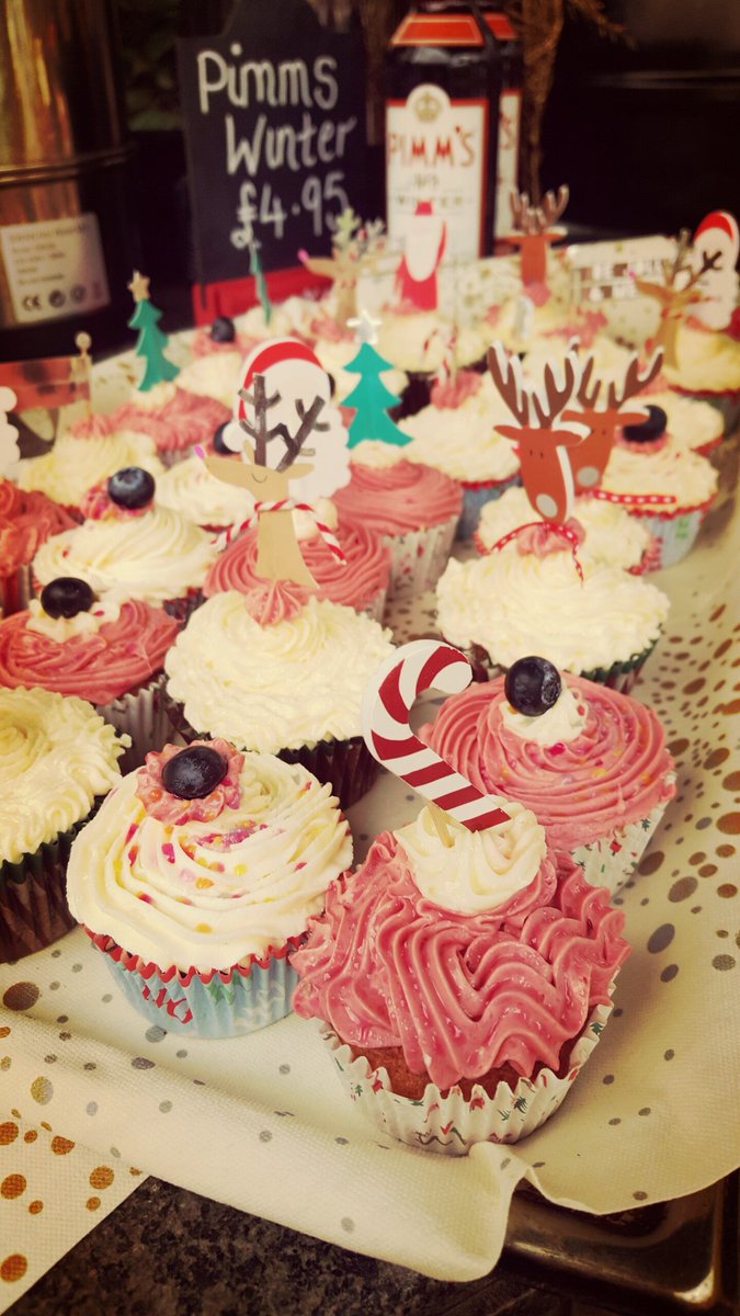 leather_bottle's tweet photo. #shoplocal at our #ChristmasMarket today! Open now till 4pm! Choir at 1pm &amp; 3pm😊🎶🎤 #ShopSmallUK #festive #earlsfield https://t.co/sWdZKlo4cq