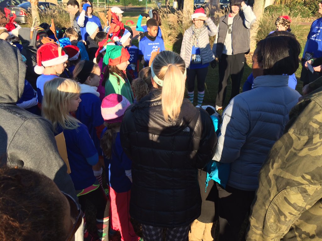 MsMarySturgill's tweet photo. Bears on Track getting a little coaching before the Deck the Hall 5K. #greatdayforarun https://t.co/jJFaDbaC5i