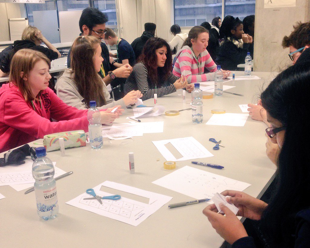 icoutreach's tweet image. Maths stream making hexa-hexaflexagons! #STEMPotential #icoutreach #maths