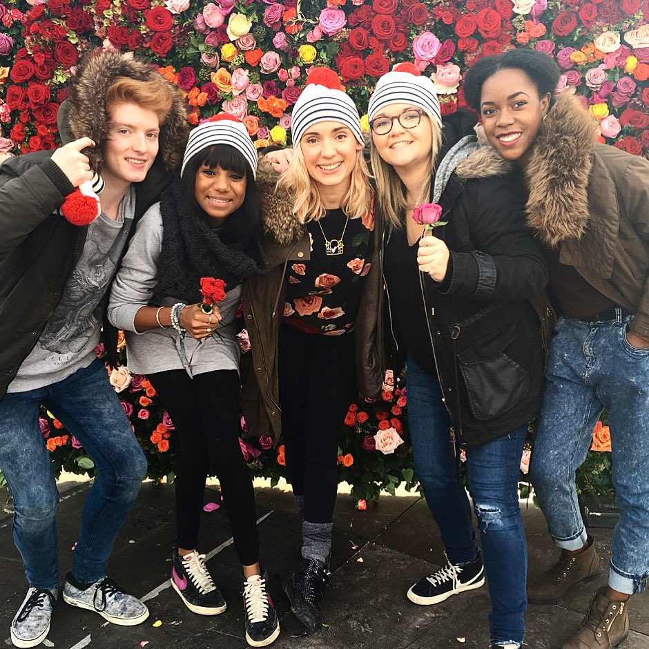 Covergardenyt's tweet photo. Ce matin on a pédalé pour le #Telethon2015 et on a même rencontré miss @Nato_o &amp; mister @LeKemar ! 🚴🏻🌹😁 https://t.co/yGp27oDfBA