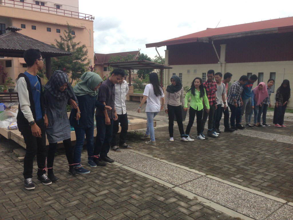 Polbat English Club tweet media