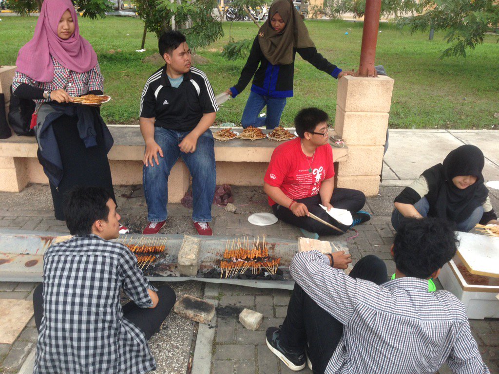 Polbat English Club tweet media