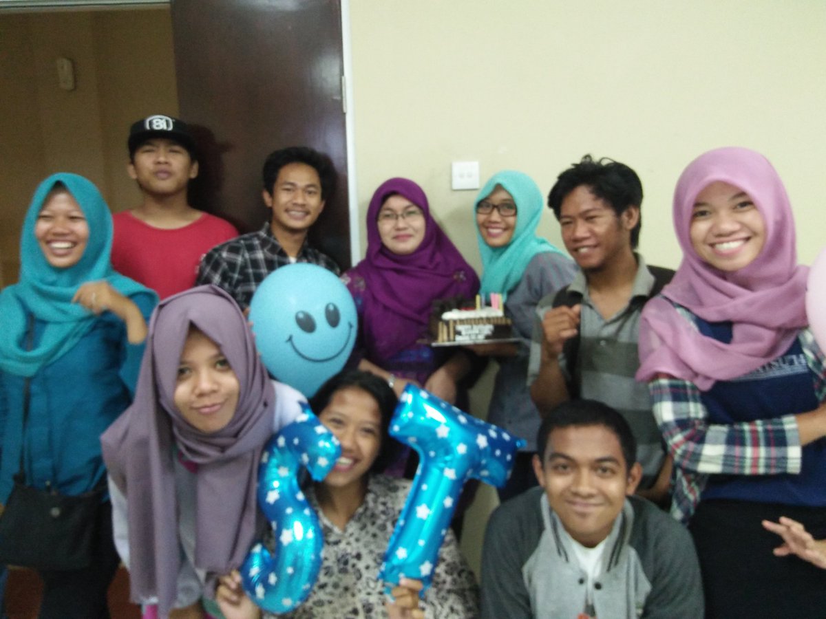 Selamat ulang tahun utk bunda sipil bu dessy, tetep begini ya sipil kompak terus😄😍😚 cc : @info_unser <a href="/bem_ft_unsera/">bem ft unsera</a>