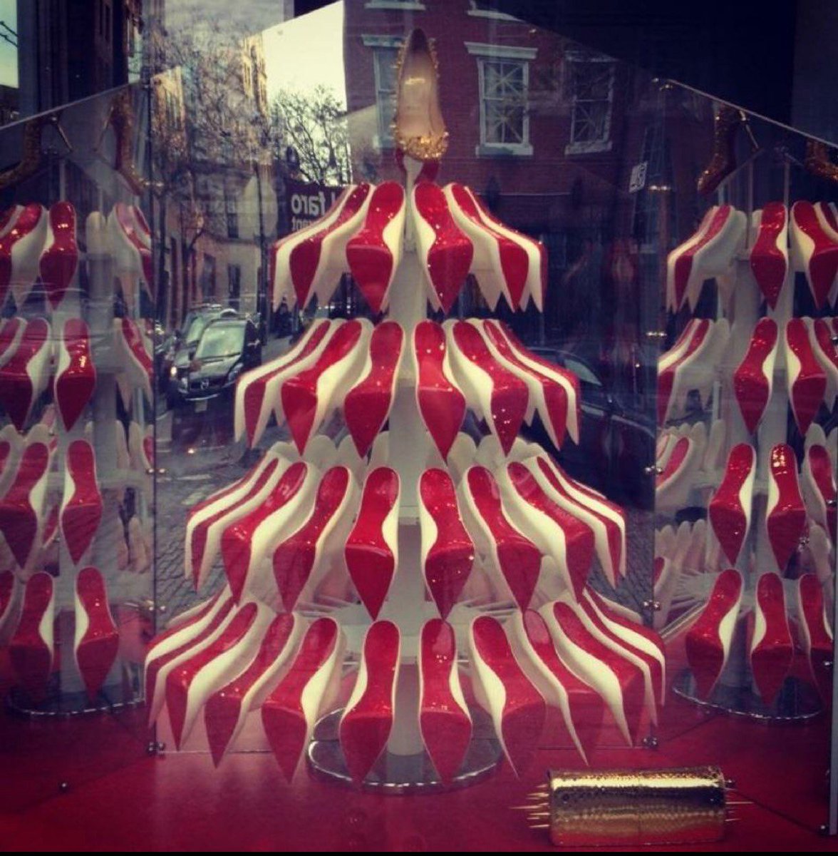 mtlpr's tweet image. The perfect tree for every woman!!