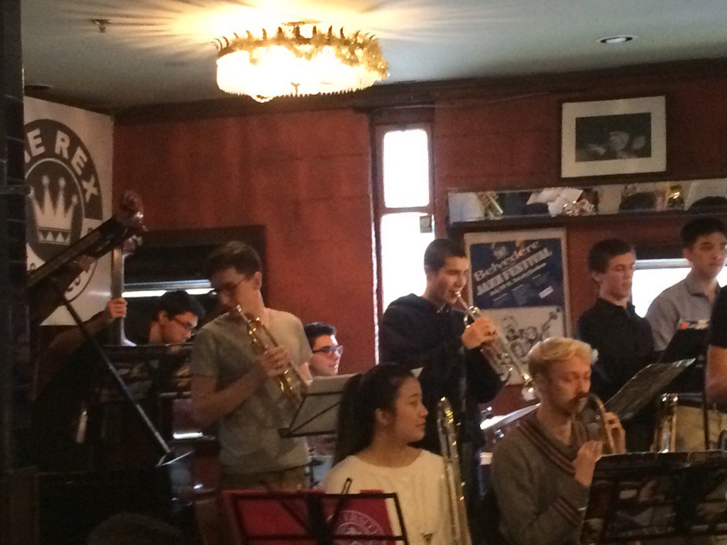 N_O_B_C's tweet photo. @HartHouseStages @hearthousemusic #jazz @UofT  great performance by the Hearthouse Jazz ensemble at @RexHotelToronto https://t.co/nRUpVgtAMd
