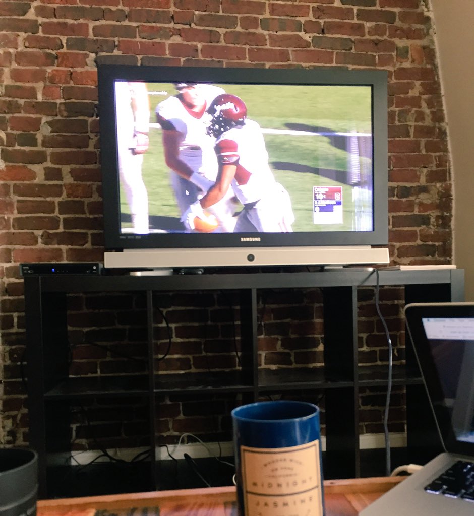 kate_bergs's tweet photo. Let's go @ColgateFB! Proud alums rooting for you guys from Boston. #gatepride π 1οΈβ£3οΈβ£ https://t.co/dbDCuXVukC