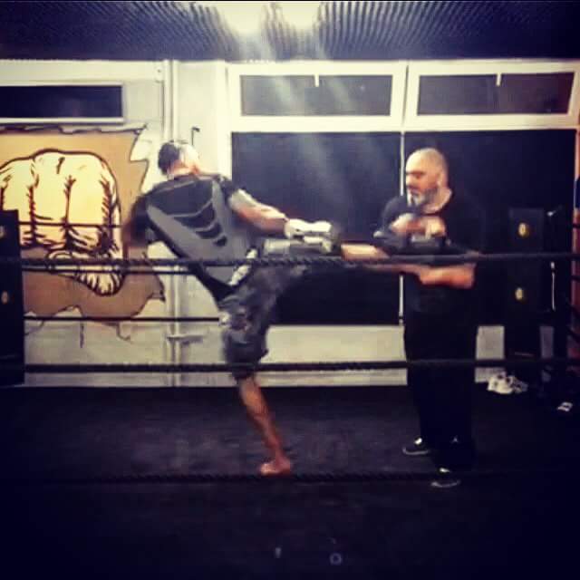 apacheacademy's tweet photo. #BoşZamanlarımda extra antrenmandayım #apacheserkan #serkanyavuz #SimdiTekİstediğim #muaythai #workoutmotivation https://t.co/CQEEeYbuCF