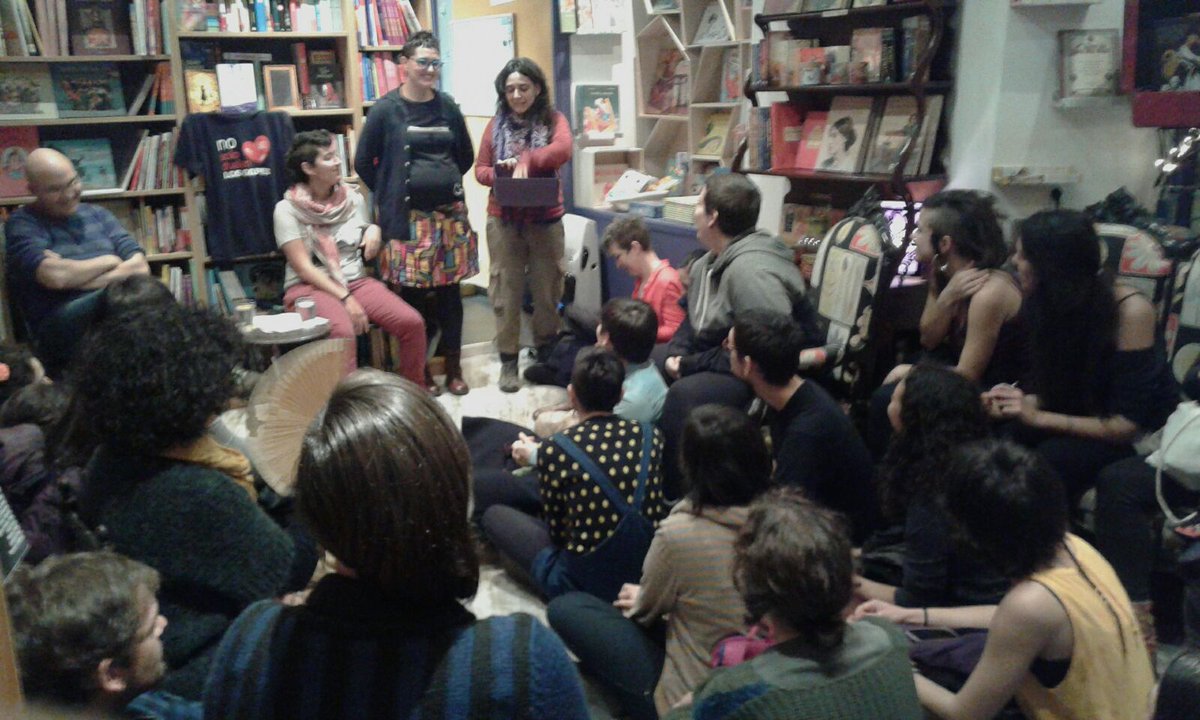 LibreFeminista's tweet photo. Nos pasan fotos bonitas dl momento d presentación dl concierto con @Nosolopam
#CreandoRedes 
#NoSoloDuelenLosGolpes https://t.co/kanNy7At5A