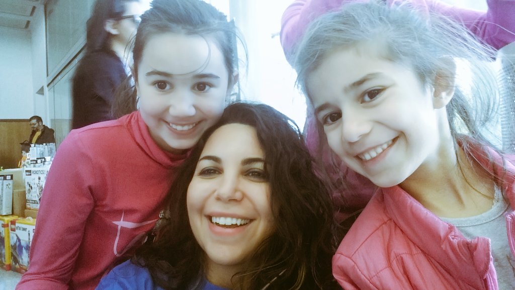 Maria_Kyprianou's tweet photo. Φιεστα Αντικαρκ. Συνδ. #ΑΗΚ Στηρίξαμε Στηρίζουμε&amp;θα Στηρίζουμε!  Εσύ ποιους θα στηρίξεις τη Δευτέρα? @GLakkotrypis https://t.co/uQlZIoTZMx