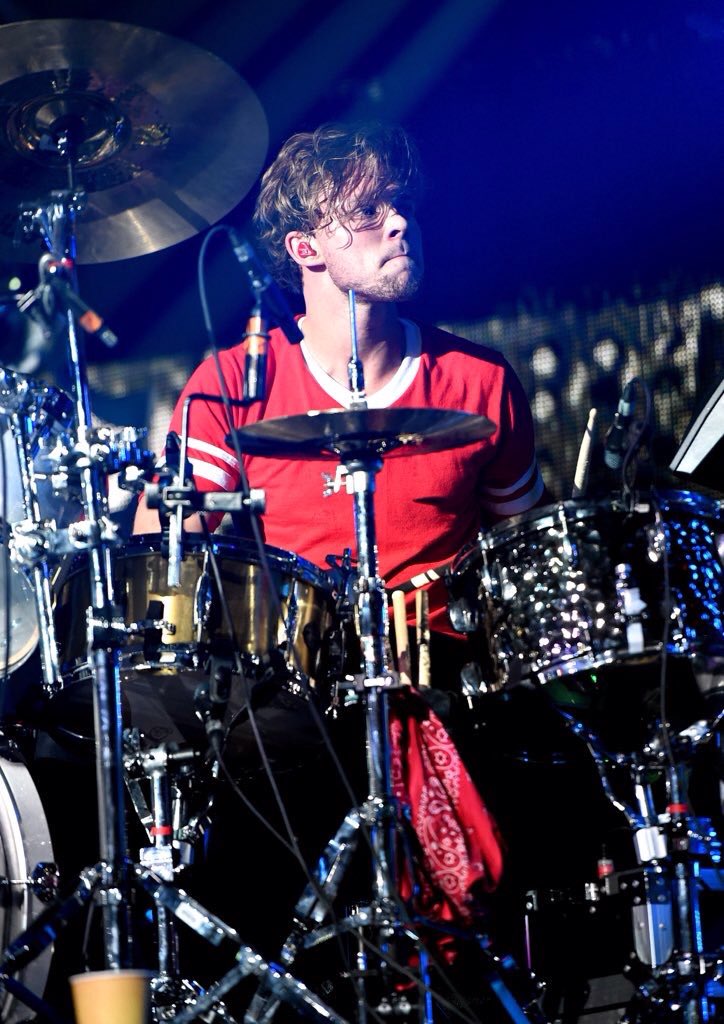 5SOS_Daily's tweet photo. **blessing your timeline** #VideoMTV2015 #MTVStars  5 Seconds of Summer https://t.co/M7nDqJnaPW