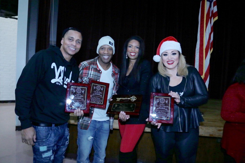 ArevaMartin's tweet photo. Keeping it π― At @ArevaMartin MyLynwood #ChristmasParade with @CeceTheMamacita @thagoodfellas @935KDAY #LARoyalty https://t.co/XkRcX47bSS
