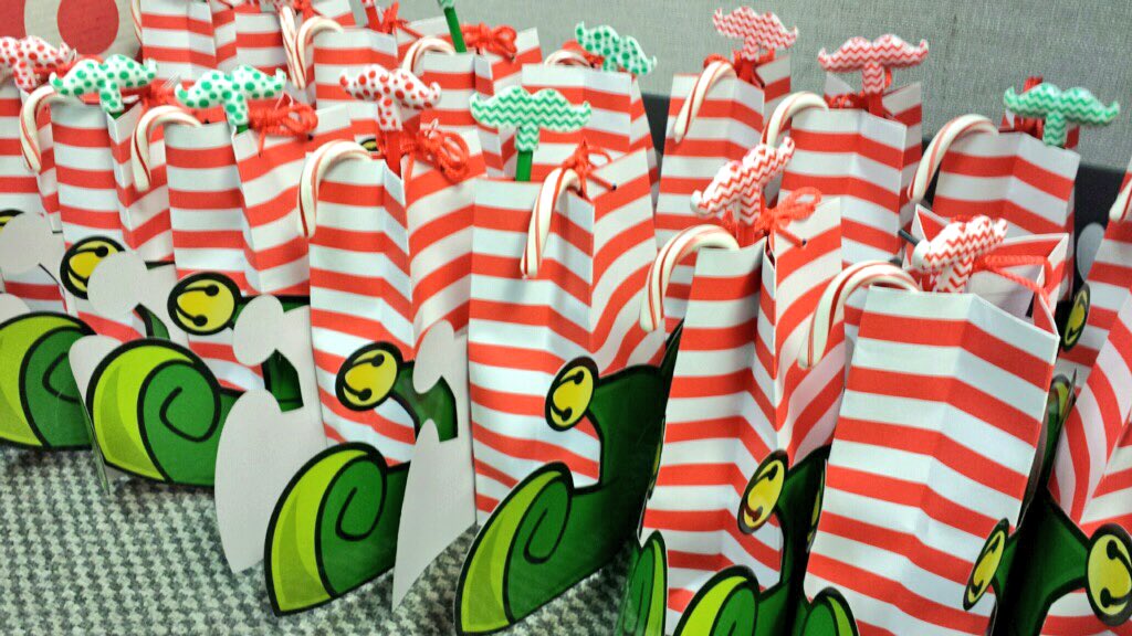 brenda_strom's tweet photo. St. Nick came early at T223 for the ETLs and TLs! #lovemyTeam #chasingthedream #THANKyou https://t.co/jmtVDywNlg
