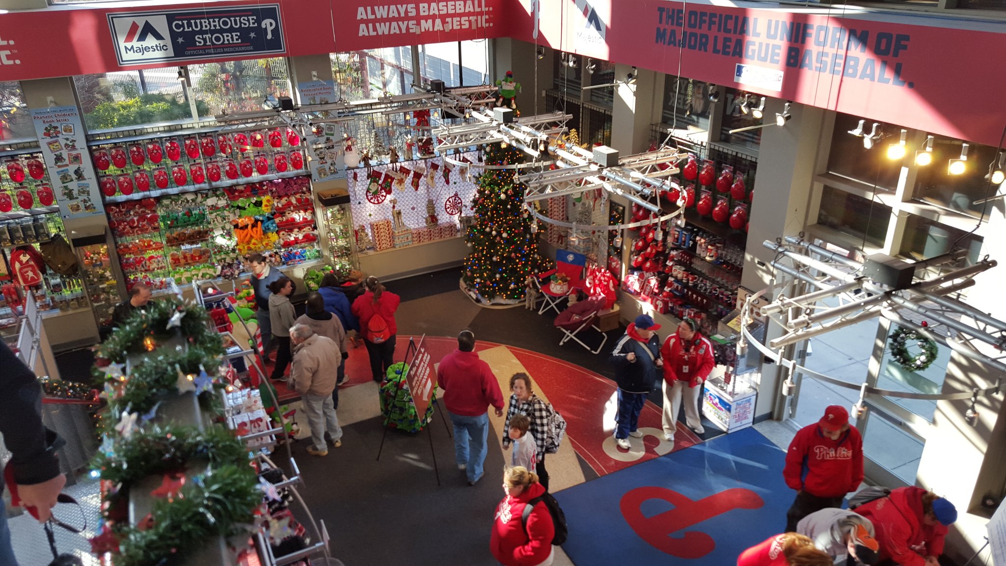 Philadelphia Phillies on X: The Majestic Clubhouse Store is open and the  Phillies Holiday Sale & Tree Lighting day has officially begun!   / X