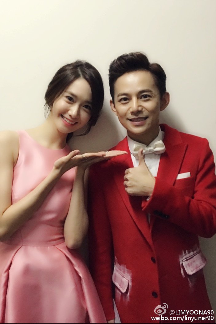 SMTOWN_jp's tweet photo. [YoonA WEIBO] LIMYOONA90: 见到您很高兴~ 今天很感谢帅气的何老师😘 @何炅 https://t.co/cJhyRDxc0t