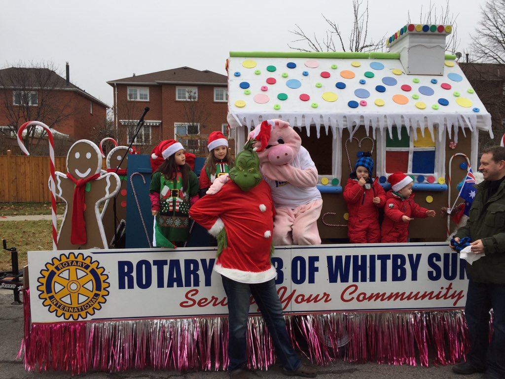 We're having so much fun &amp; the parade has just begun! Look out for our friend <a href="/WhitbyPig/">Riblet-WhitbyRibfest</a> &amp; #TheGrinch along the way!