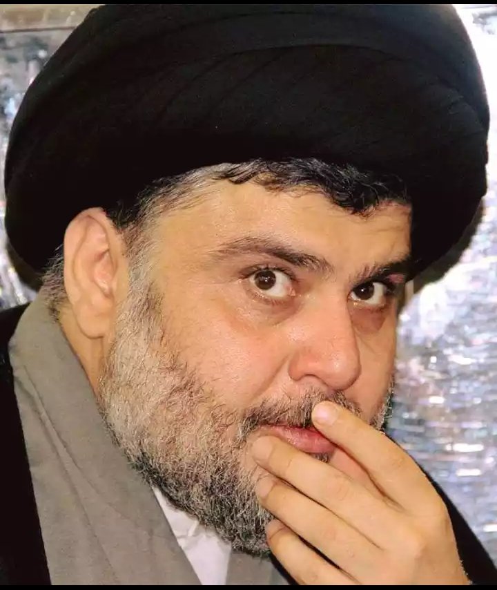 الشمس من تطلع تشك صدر الظلام 
وانت من تطلع تشك صدورنه 
يعني انت والشمس نفس المقام 
هيه فوك وانت بين ضلوعنه 
.
.