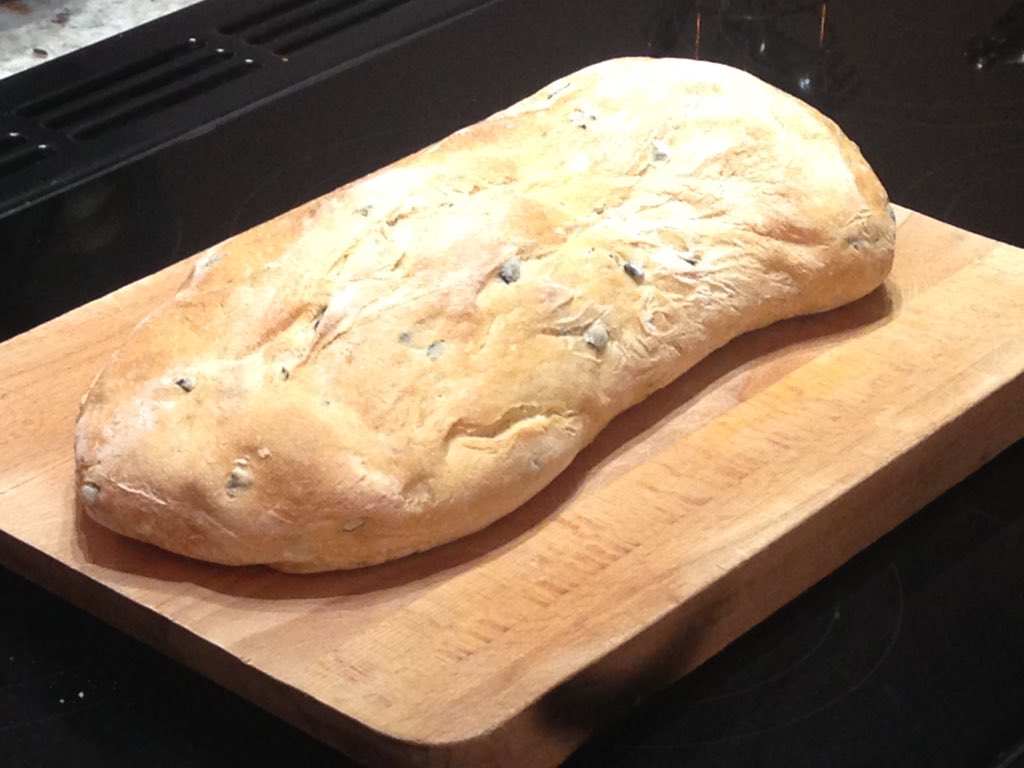 OliverRule's tweet photo. Delicious olive bread from @ashatrust at @WoodgrangeMkt #forestgateshoplocal https://t.co/URX1ef4uGi