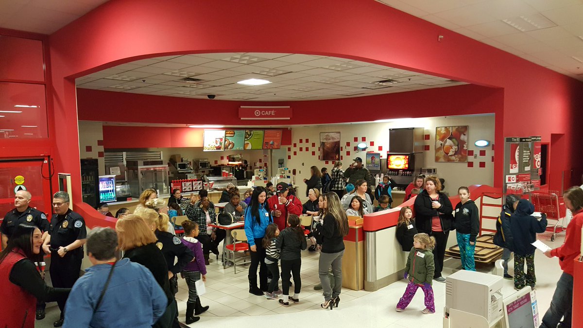 Nautilus Holliday Helpers event at 1444! <a href="/TravisAWalker/">Travis Walker</a> @TeamSDodd <a href="/April_Dever/">April Dever</a> <a href="/NecoAdrina/">Adrina (Moler) Lavender</a> @Jarod_F_Wilder