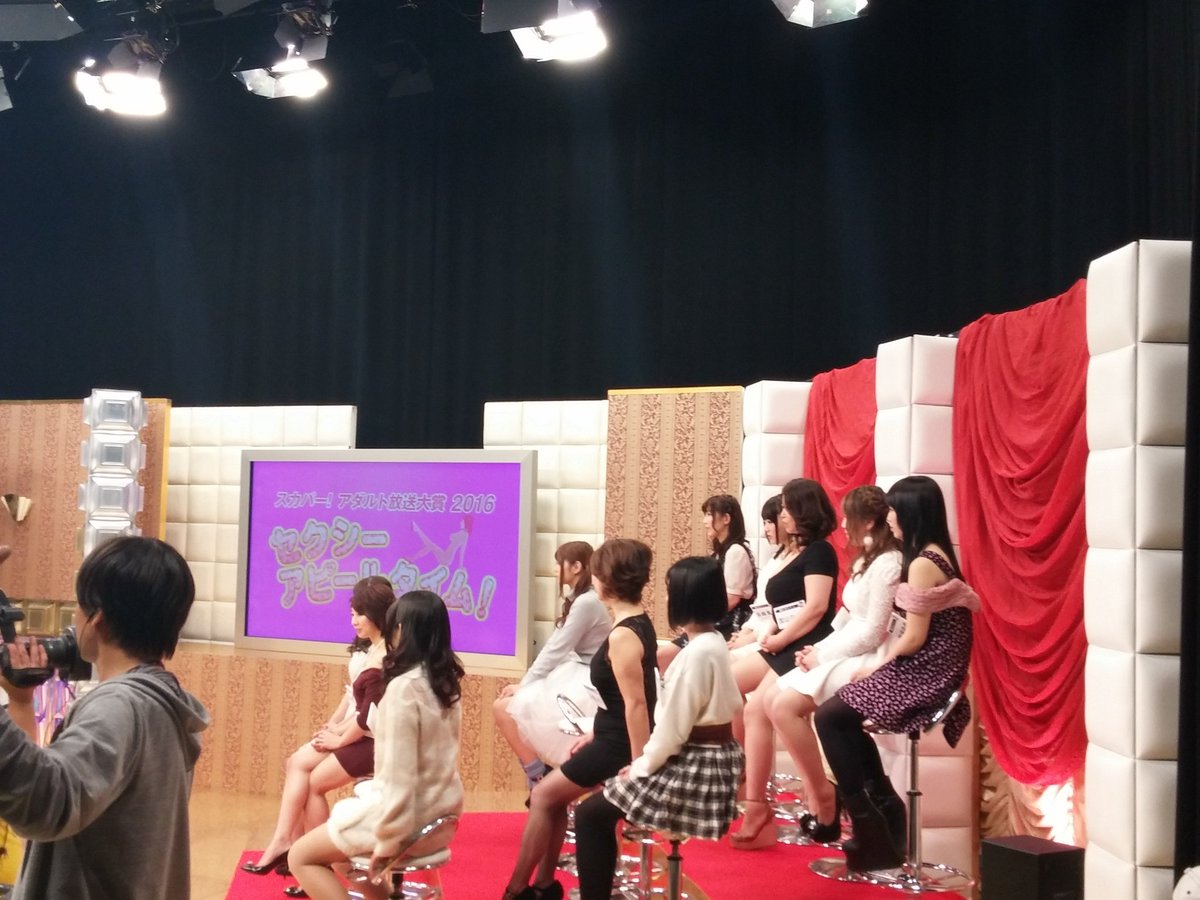 生でパイパイもませて生放送 