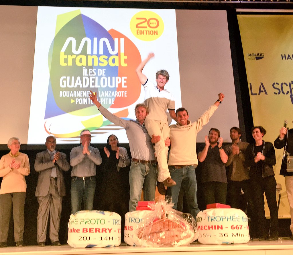 MiniTransat2015's tweet image. Le vainqueur et son podium en #prototypes BRAVO #victoire #minitransat2015
