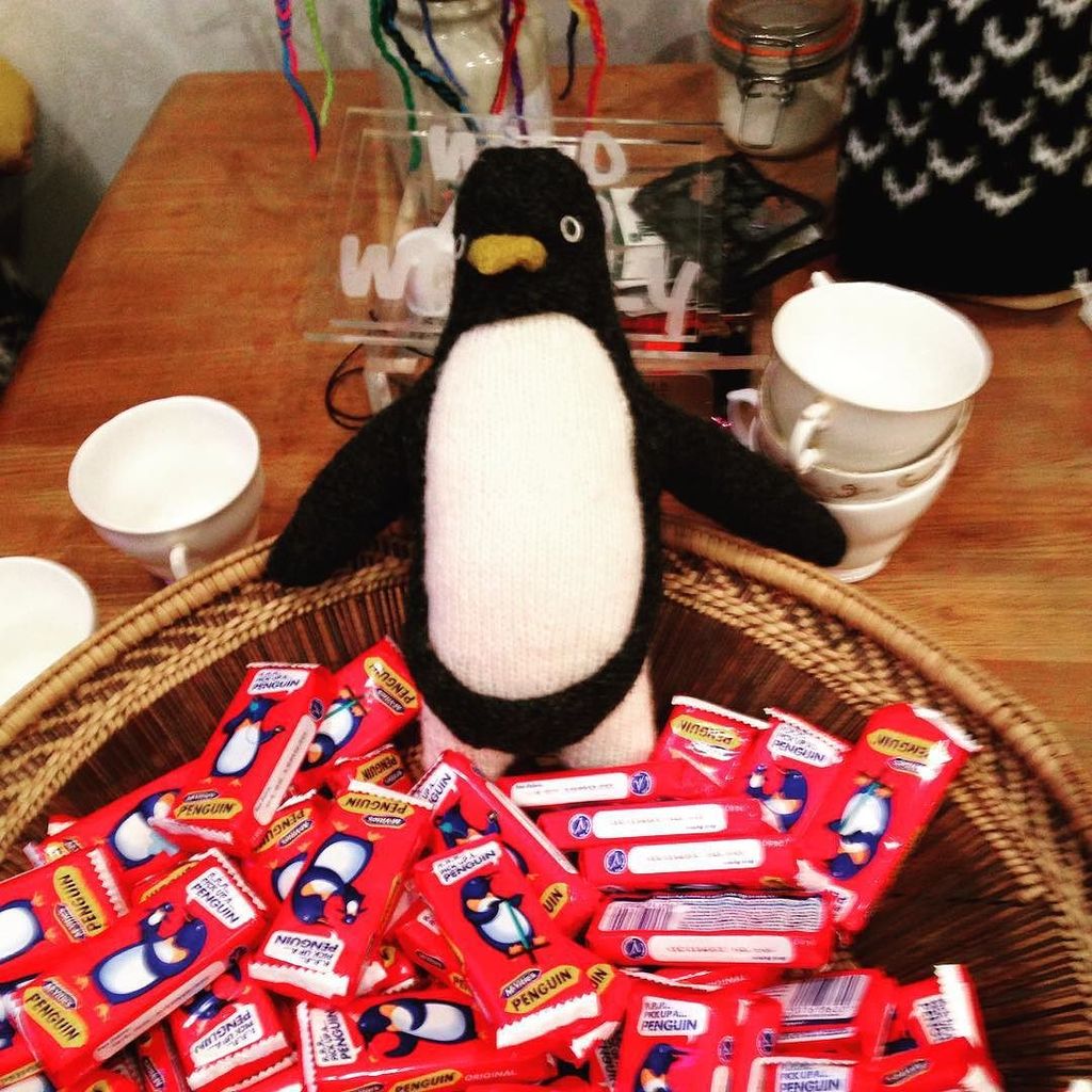 EastLondonKnit's tweet image. Supporting my local penguins! #annamaltz #penguinpatterns #knittersoftheworld ift.tt/1Nzo2qM