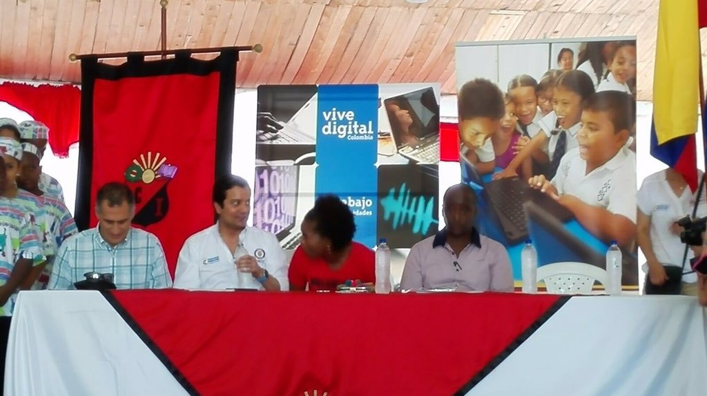 El Ministro de TIC <a href="/lunadavid/">David Luna</a> y la alcaldesa <a href="/zuliamena/">Zulia Mena Garcia</a> presentes en la inauguración del Punto Vive Digital Quibdó