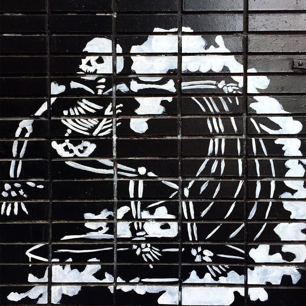 StArtEverywhere's tweet image. #surfing #skelaton #surfordie #streetart #urbanart #graf #graffiti #instagraf #handpainted #waves #halfpipe #newyor…