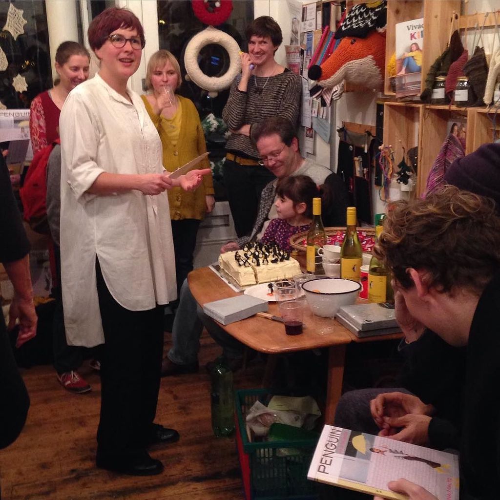 EastLondonKnit's tweet image. Speech at the #penguinpatterns party! The lovely @sweaterspotter &amp;amp; the best damn cake I've… ift.tt/1Oa9gHS