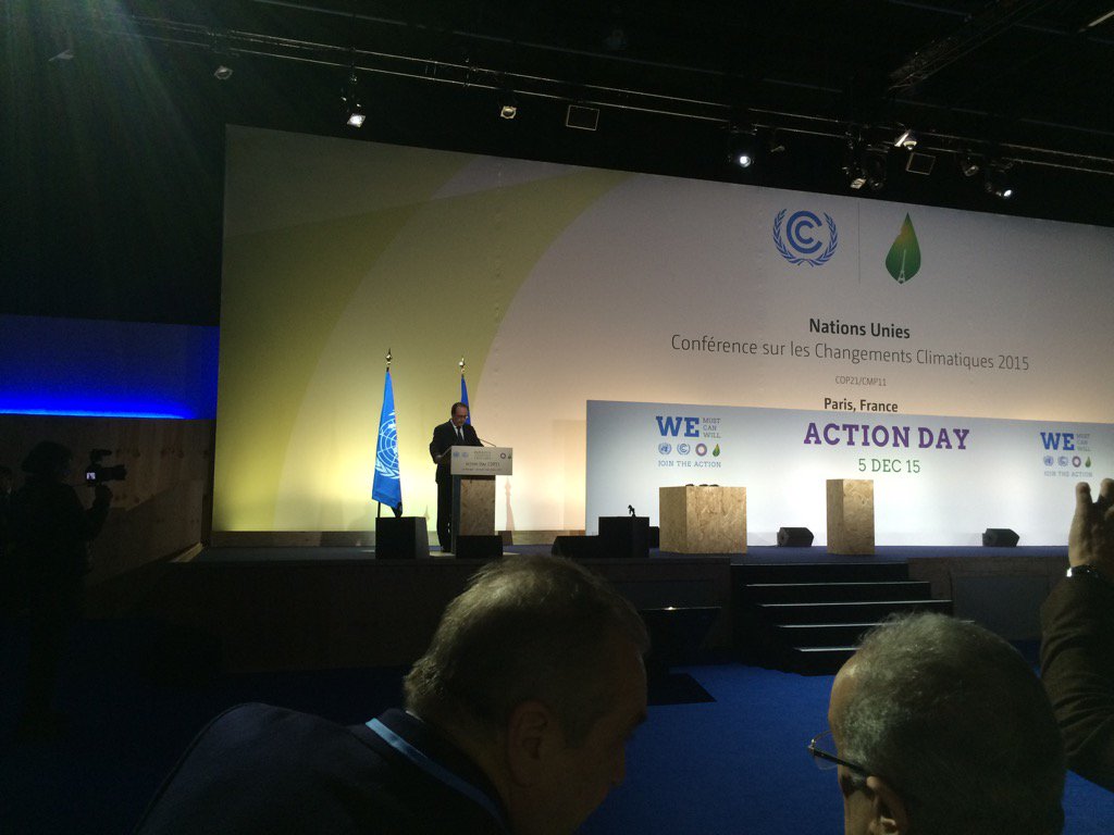 michaelknaute's tweet photo. François Hollande et Ban Ki moon pour clore cet #ActionDay #COP21  @JudithJaku @LPAA_Live https://t.co/IGVGuLysqM