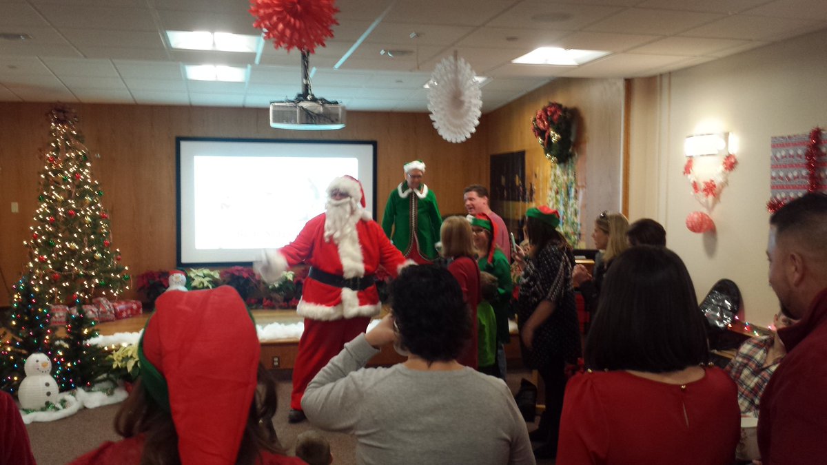 brasscitybuzz's tweet photo. Just a little teaser from the #MacDermid Children's #Christmas Party! #brasscitybuzz #wtbyct #ibelieveinwaterbury https://t.co/HnsFjyEnlv