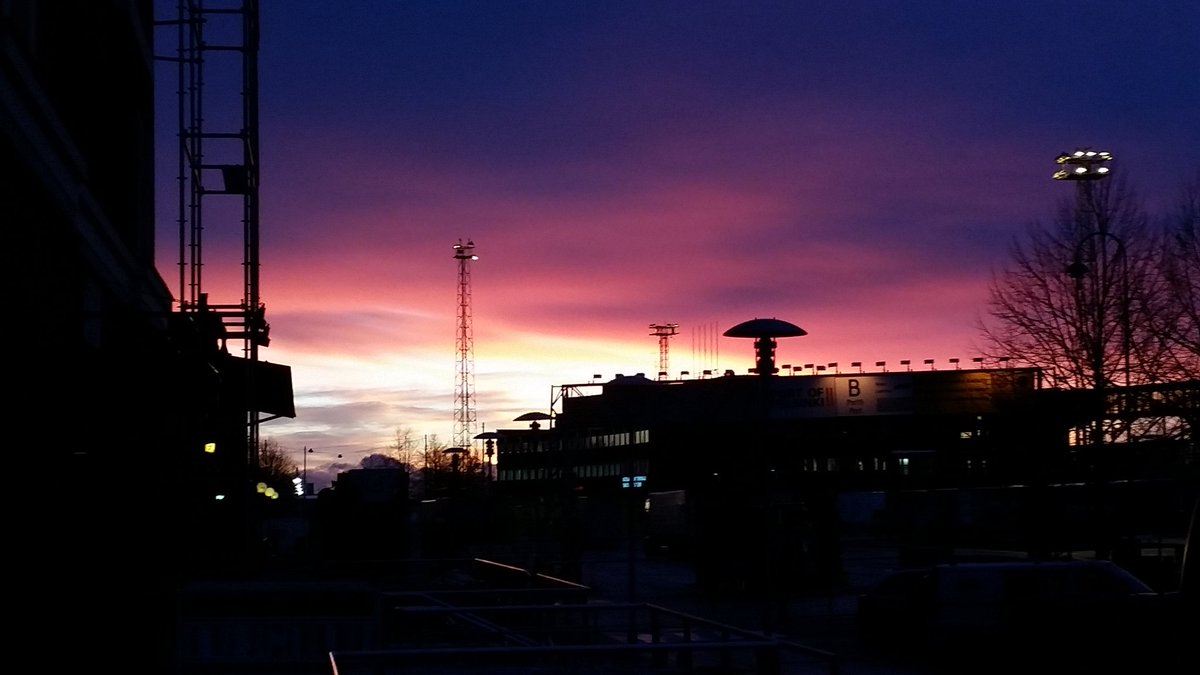 Ale_Bonacina's tweet photo. #helsinki #sunrise @VisitHelsinki #finland #trip @thisisFINLAND https://t.co/DbHV77lEta