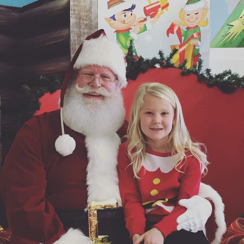 TechyKilgore's tweet photo. Santa! I know him! #brunchwithsanta #elfreference #MissM https://t.co/HkbGl88uTn https://t.co/LnoH6BCZsh