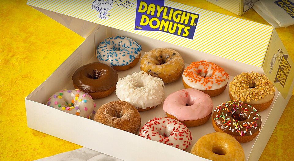 FavoriteEats's tweet photo. Get a discount on your box of daylight donuts when you use the #FavoriteEats  App! #donuts   #savings https://t.co/Di6xq3X4wK