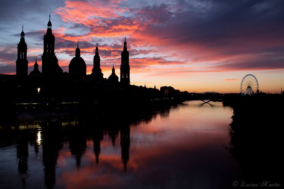 SoydeZaragoza's tweet image. ¿Te acuerdas de la noria que tuvimos hace dos navidades?.

Nos dejaba estampas como esta... :D