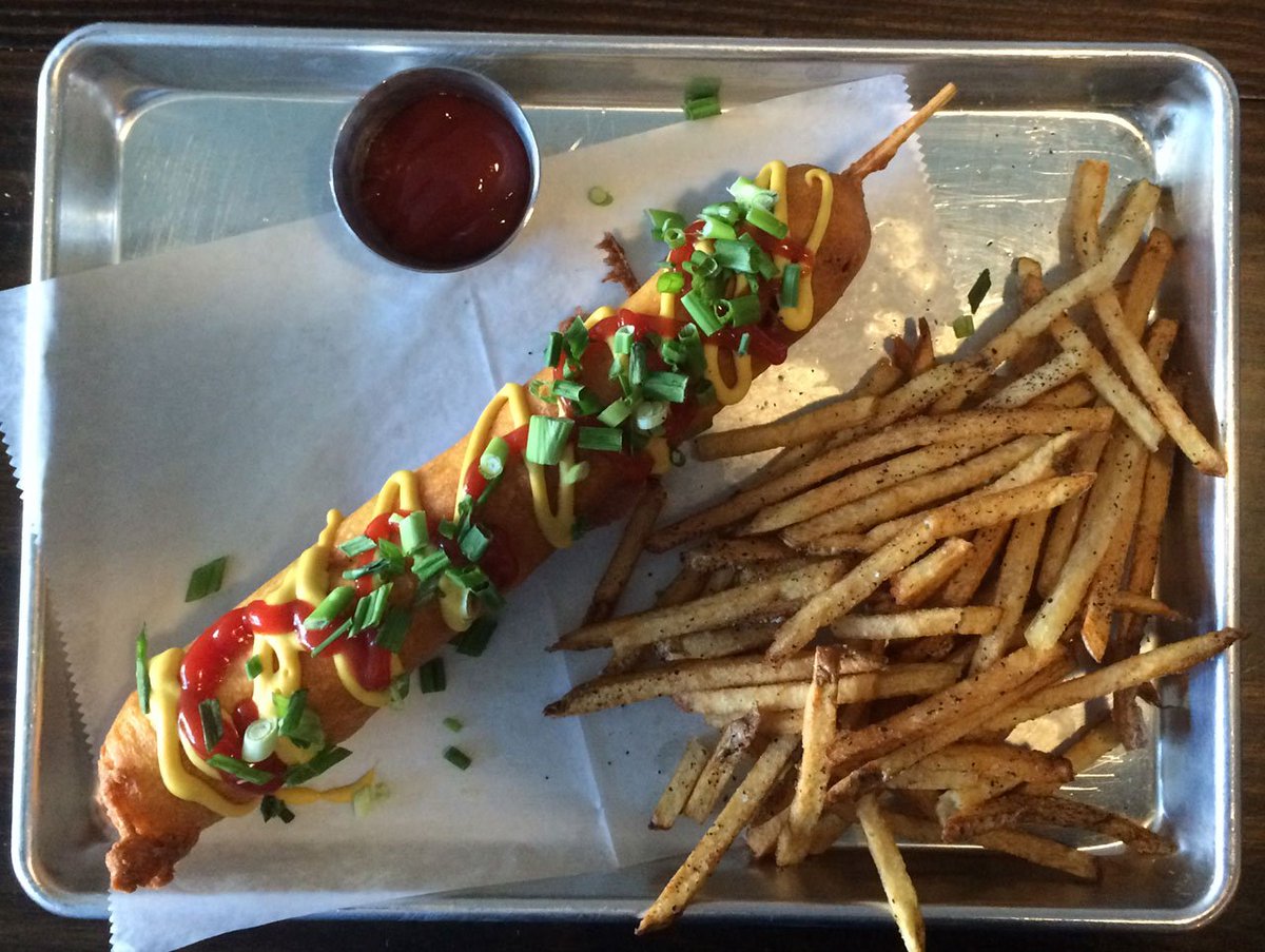 BestBurgeReview's tweet photo. Hot Diggity Dog! A 10-inch corn dog from @oldblackbear. #AL https://t.co/aWxgp7SHRt