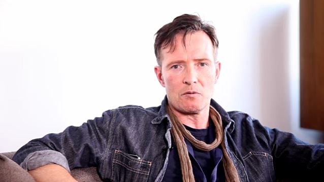 tmdqa's tweet image. Scott Weiland: polícia achou cocaína em ônibus e prendeu membro de banda &amp;gt; ow.ly/VvC4q