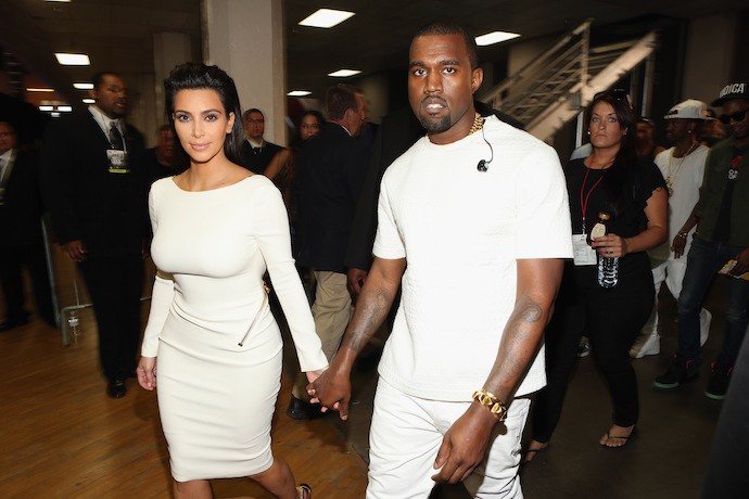 VanityFair's tweet image. Kim Kardashian and Kanye West welcome baby boy vntyfr.com/TmllNUM