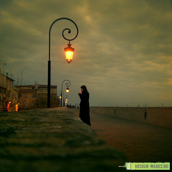 Свет фонаря. Фонари тоскливо. Ночь черно белая. Фонарик в темноте. Ночные фонари.