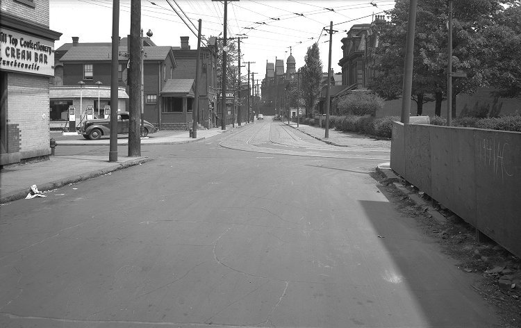 troyhilltweets's tweet photo. Lowrie Street, 1941. Other than the tracks &amp; Frank's pizza, looks almost the same! #troyhill #bringbackthetrolley https://t.co/mY5ZbE9BlT